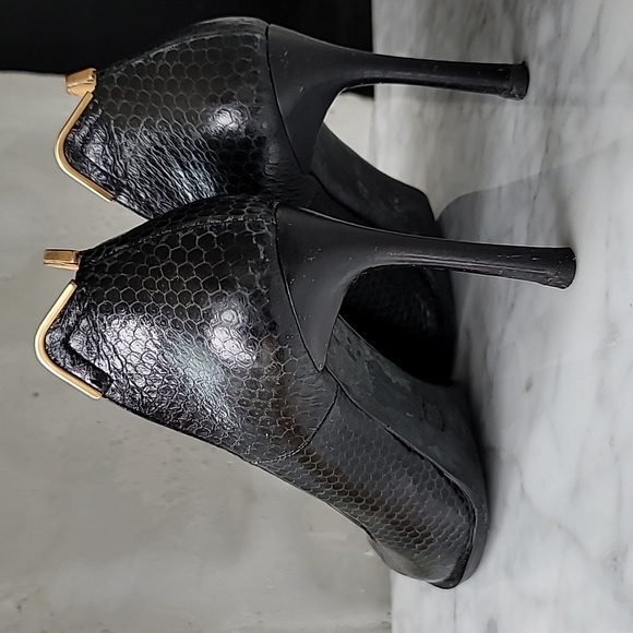 Lanvin black snakeskin heels with gold arched detailing  7 ½ - Picture 5 of 10